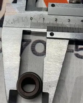 Колпачок маслосъемный YUCHAI YC6108G (Сальник клапана)