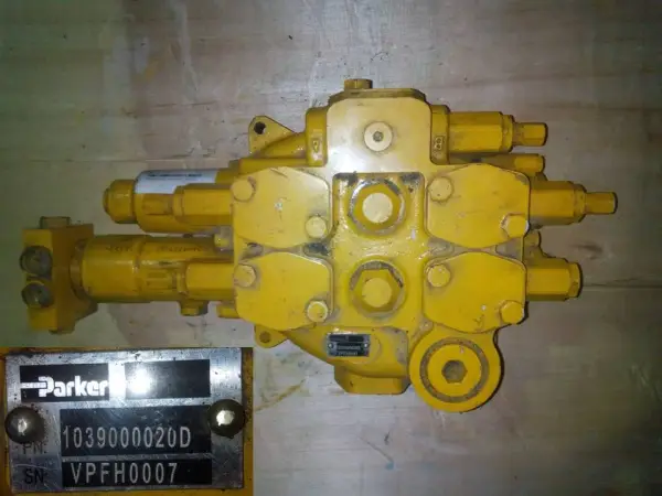 Гидрораспределитель 2-x секционный Parker KM300-2 (гидро.управление) CDM856