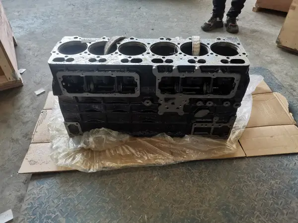 Блок цилиндров двигателя YC6108G