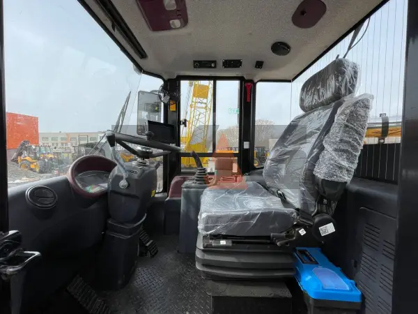 Фронтальный погрузчик CDM856H купить в Москве