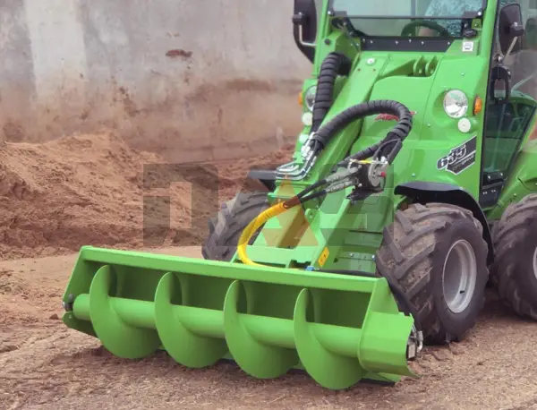 Пододвигатель кормов (кормоподборщик) для мини-тракторов