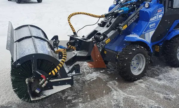 Щетки с механическим поворотом для мини-тракторов